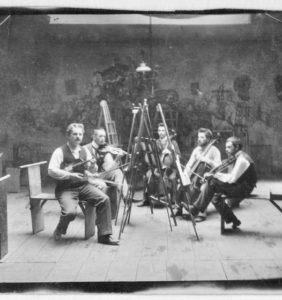 Quintet in the studio of painting and drawing school Heinrich Knirr, Munich, 1900
